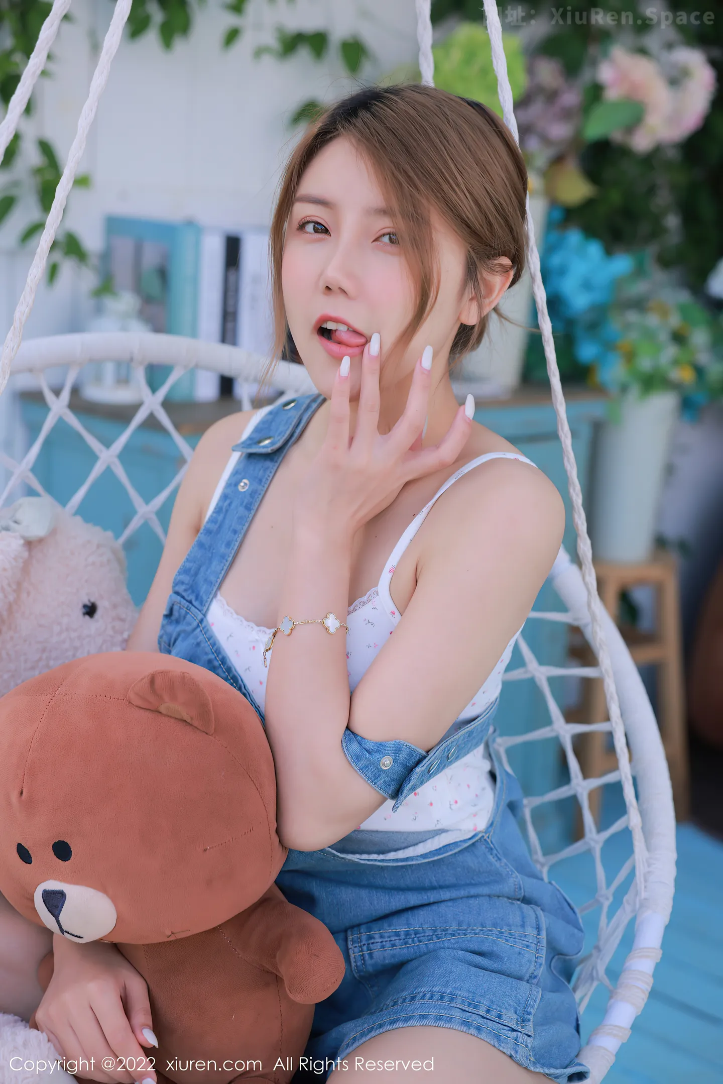 图片[4]-[XiuRen秀人网]VOL.4922 新人模特Sugar糖酒酒户外性感真空牛仔吊带侧露豪乳诱惑写真61P-秀人网官方网站
